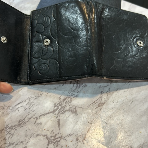 Chanel camellia Black Leather Wallet - Picture 8 of 9